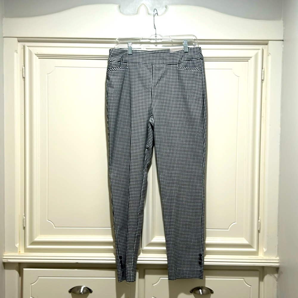Chico’s Size 1 R Black & White Gingham legging pants - New With Tags.